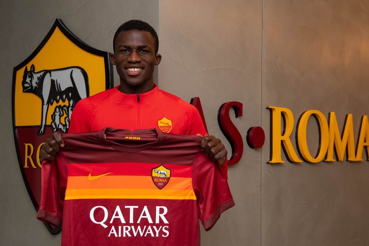 Tiền đạo người Ghana ký hợp đồng dài hạn với AS Roma